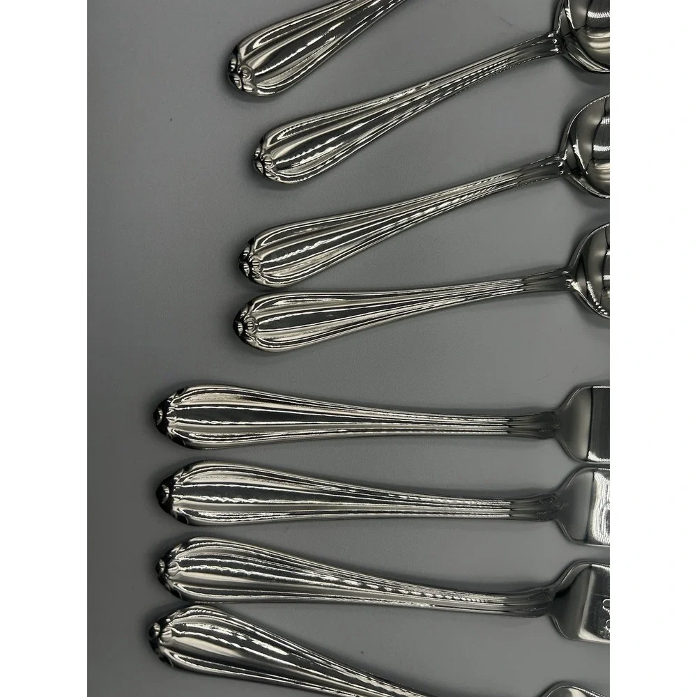 Gorham Melon Bud 18/10 Stainless Steel 20pc Placement For 4. PLEASE SEE ALL PICS